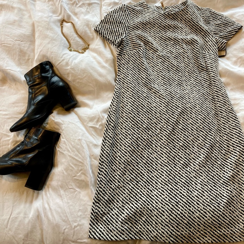 Calvin Klein. Size 4. BRAND NEW (BOOTS AND NECKLACE NOT INCLUDED)